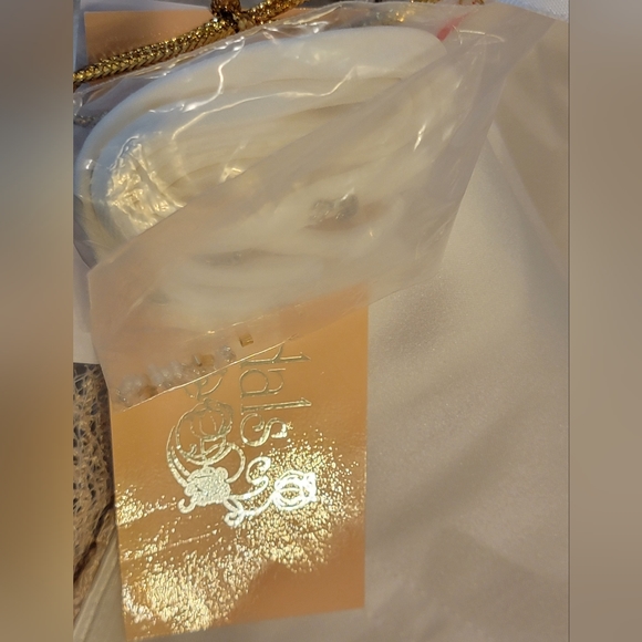 Stunning & Delicate Tiered Lace Eden Bridal Gown NWT - Picture 14 of 17